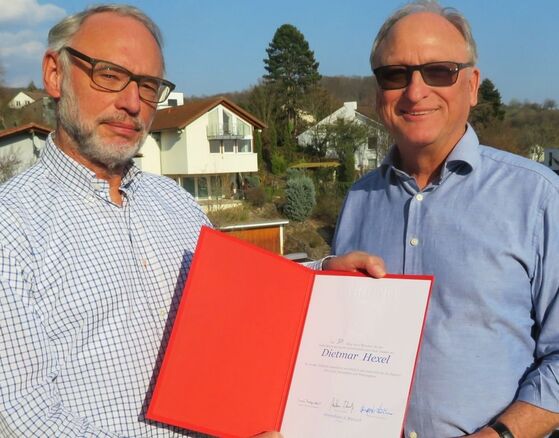 Geehrt für 50 Jahre in der SPD: Dietmar Hexel (links) mit Hanspeter Hauke