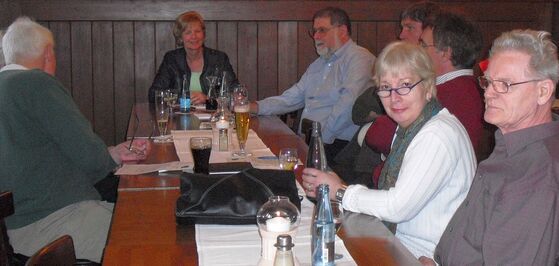 Moderiert von Eva Maria Hauke wurde beim Themenstammtisch angeregt diskutiert. Foto: H. Hauke