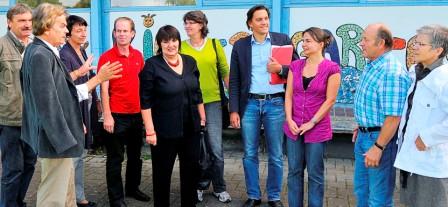 Mitglieder der SPD-Gemeinderatsfraktion zusammen mit Vertretern des Ortschaftsrates den Kindergarten